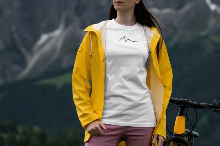 Mockup du logo Pic de Gance sur un tshirt, réalisé par Lisa Bardet, Conceptrice et Designeuse UI | Portfolio Digital Lisa